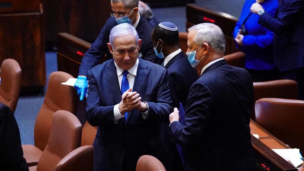 Prime Minister Benjamin Netanyahu and Defense Minister Benny Gantz after the new govermment was sworn in (Photo: Knesset PR) בני גנץ בנימין נתניהו