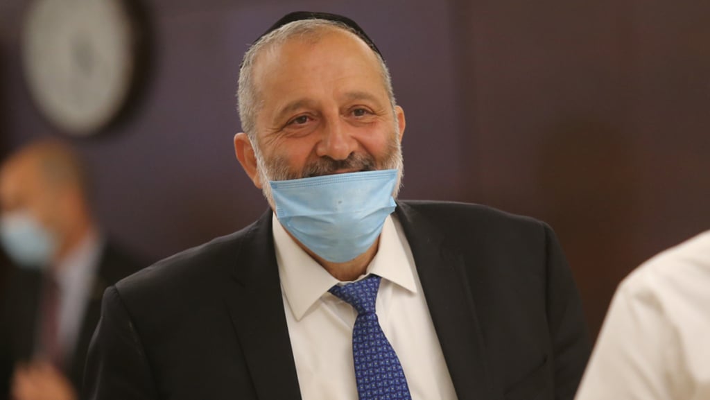 "למה אלפים יוכלו לבלות בחופים ו-200 איש לא יוכלו להשתתף בחופה?". דרעי (צילום: אלכס קולומויסקי) אריה דרעי