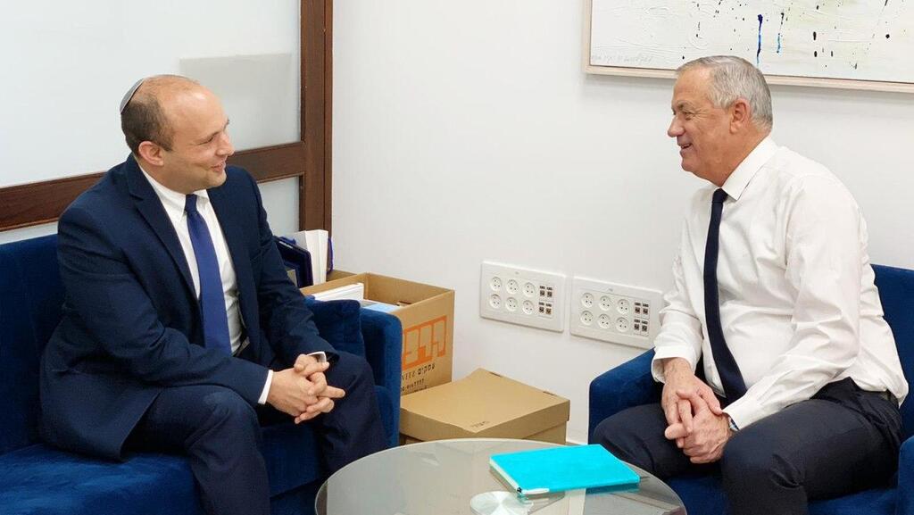 גנץ ובנט האשימו את איראן, בקפריסין "לא מאמינים"
בני גנץ ונפתלי בנט