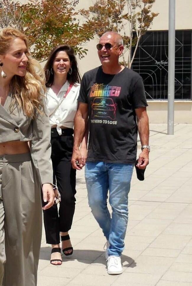 זה רק אנחנו או שאתם נותנים ידיים? אריק ודנית מחתונה ממבט ראשון (צילום: אמיר מאירי) זה רק אנחנו או שאתם נותנים ידיים? אריק ודנית מחתונה ממבט ראשון
