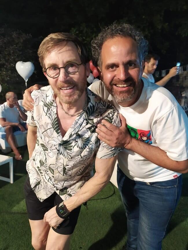 נראים בני אותו גיל (צילום: חגית ברוכים) נראים בני אותו גיל