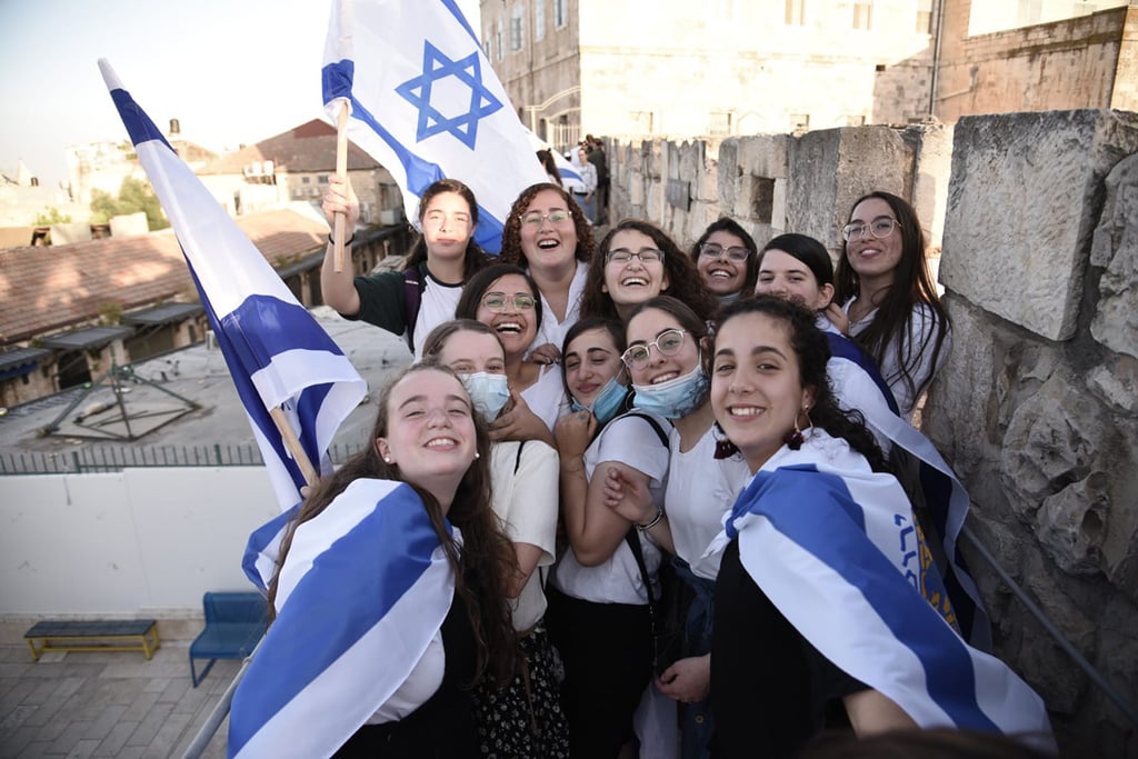 צעדת הדגלים המסורתית לציון יום ירושלים בהשתתפות רפי פרץ ויהודה גליק