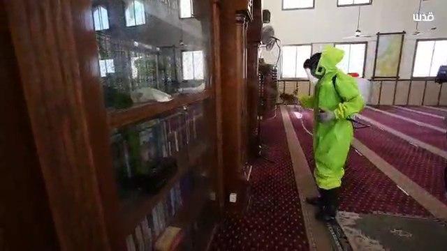 חיטוי מסגדים ברצועת עזה לקראת פתיחתם מחר