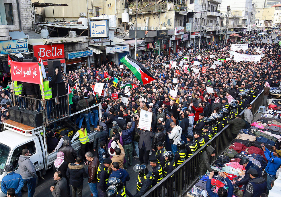 Palestinians protest natural gas deal with Israel, Amman 
