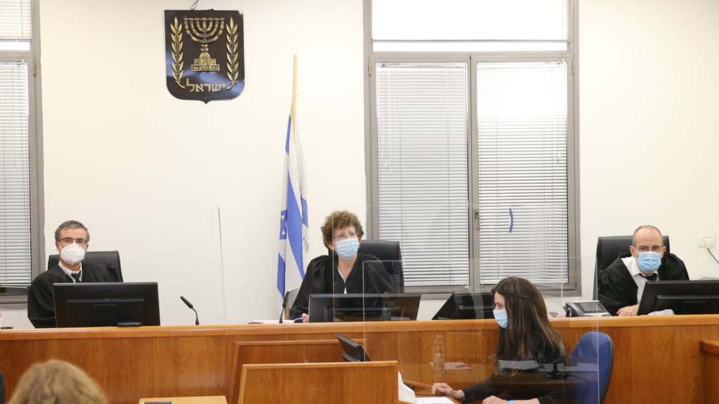 הרכב השופטים בתיקי נתניהו (צילום: עמית שאבי) השופטים בפתיחת הדיום הראשון במשפטו של בנימין נתניהו