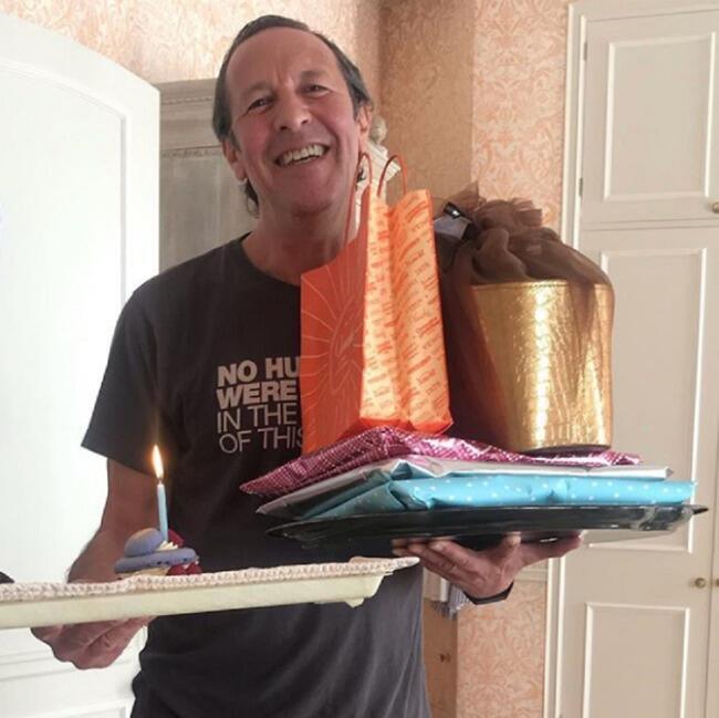 בעלה של קולינס, פרסי גיבסון, מפתיע עם מתנות (צילום: אינסטגרם) בעלה של קולינס, פרסי גיבסון, מפתיע עם מתנות