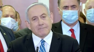 נתניהו מצקצק במהלך הנאום שלו