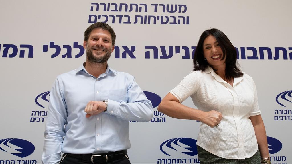 מירי רגב ובצלאל סמוטריץ' בחילופי תפקיד