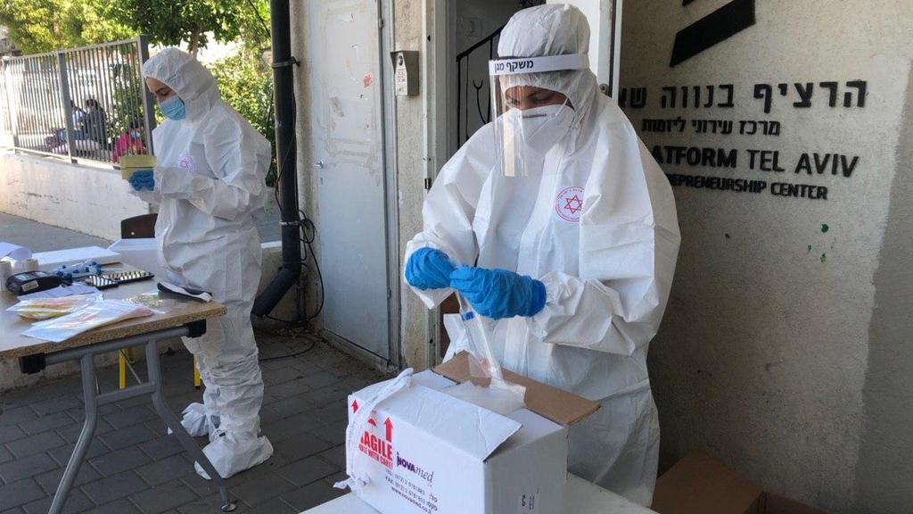Coronavirus tests in southern Tel Aviv (Photo: Nadav Abbas) בדיקות קורונה לעובדים זרים