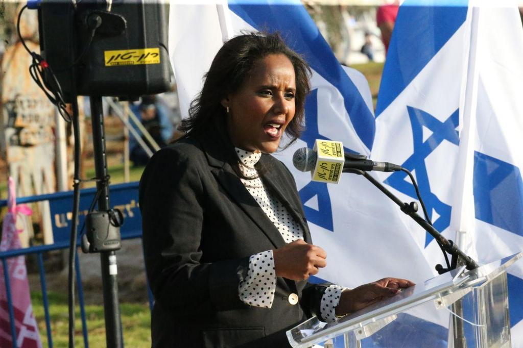 Immigration Minister Pnina Tamano-Shata (Photo: Moti Kimchi) ח"כ פנינה תמנו שטה בטקס הזיכרון לציון חללי פיגוע הטרור בדולפינריום