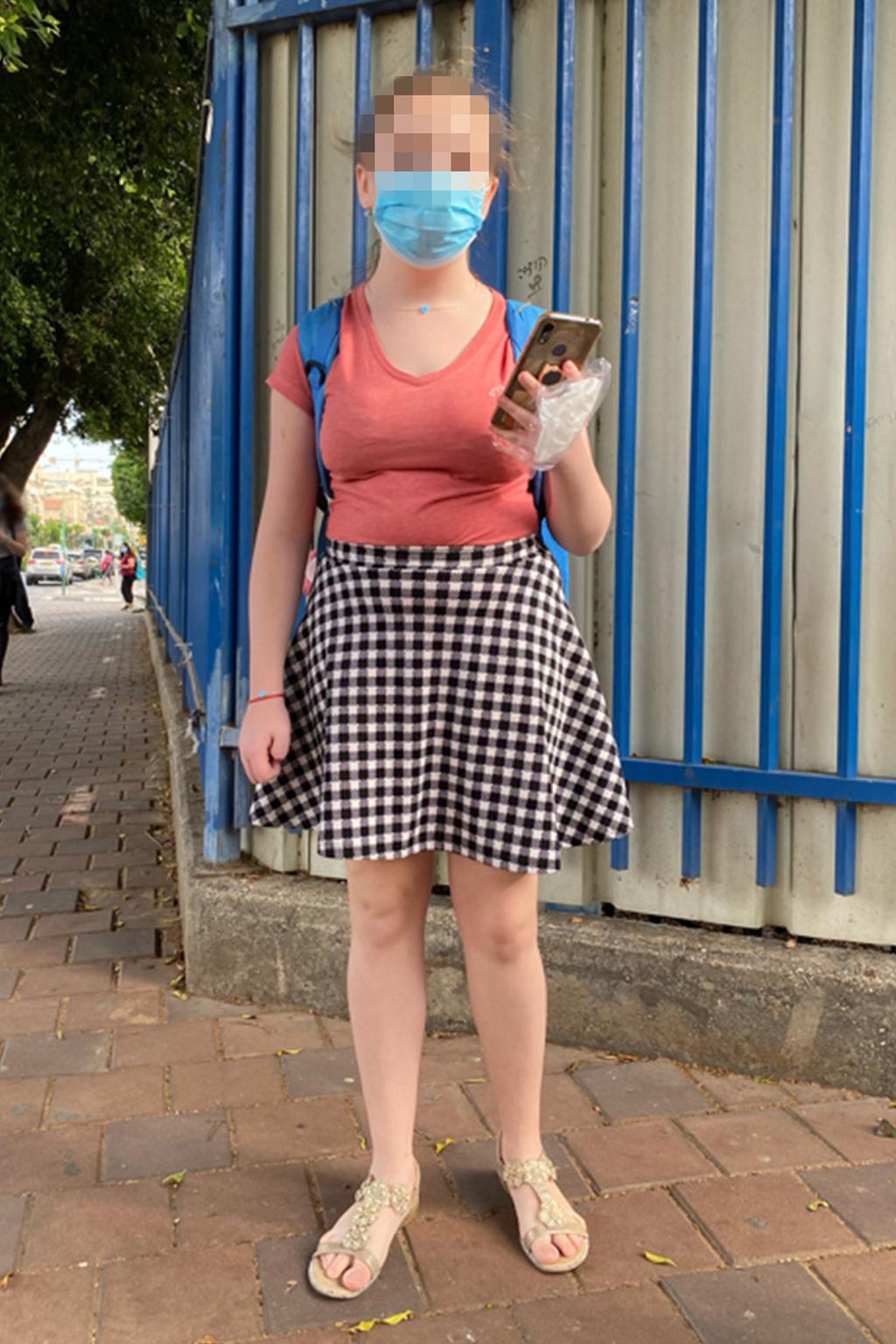 Israeli school bars 12-year-old after her skirt deemed too short