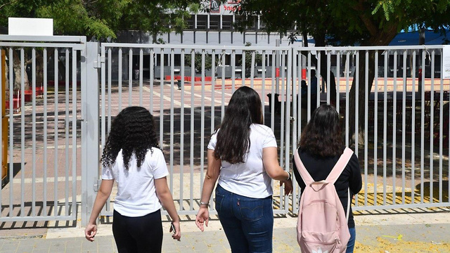 "צריך לקבל החלטה". תלמידות בב"ש (צילום: חיים הורנשטיין ) מקיף ו' באר שבע