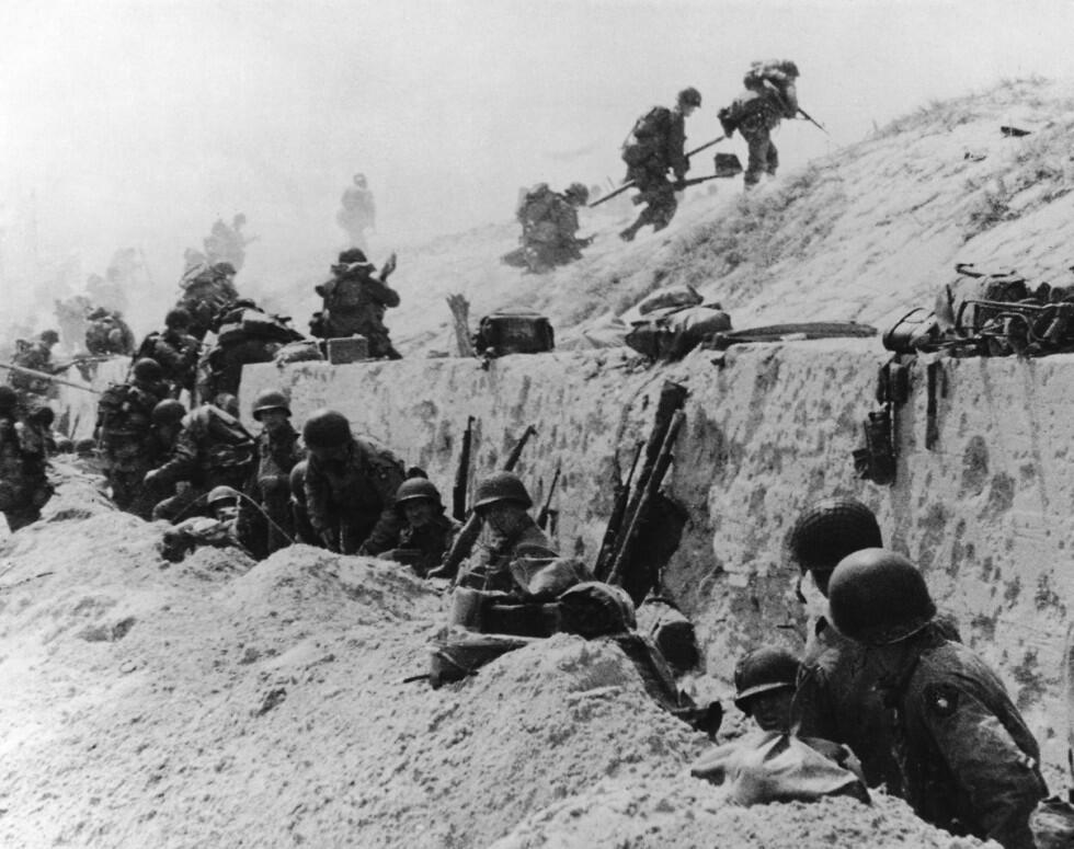 לוחמים אמריקנים נלחמים אחרי הפלישה לחוף יוטה בנורמנדי