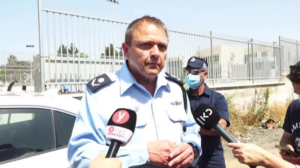 "להוריד את מפלס הזעם". מוטי כהן (צילום: נדב אבס) מ"מ המפכ"ל מוטי כהן סייר היום בשכונת ג'ואריש ברמלה