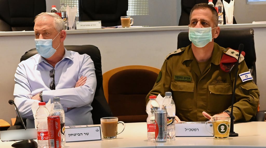 בני גנץ ואביב כוכבי (צילום: אריאל חרמוני , משרד הביטחון) בני גנץ ואביב כוכבי