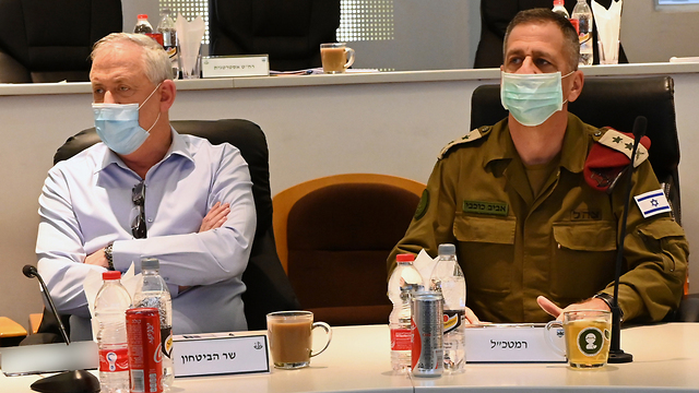 בני גנץ ואביב כוכבי