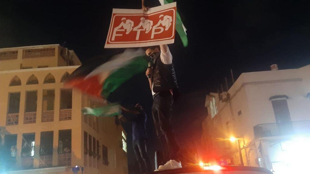 Protesters wave Palestinian flags in Yaffa הפגנה ביפו