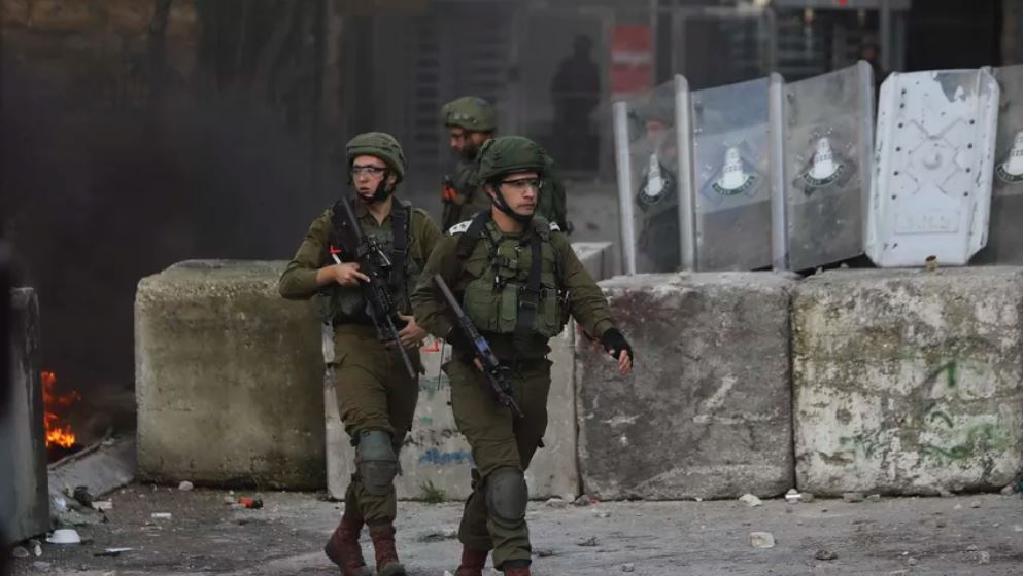 Israeli soldiers deploy during clashes with Palestinians in the West Bank city of Hebron (Photo: AP) Israeli soldiers deploy during clashes with Palestinians in Hebron, West Bank