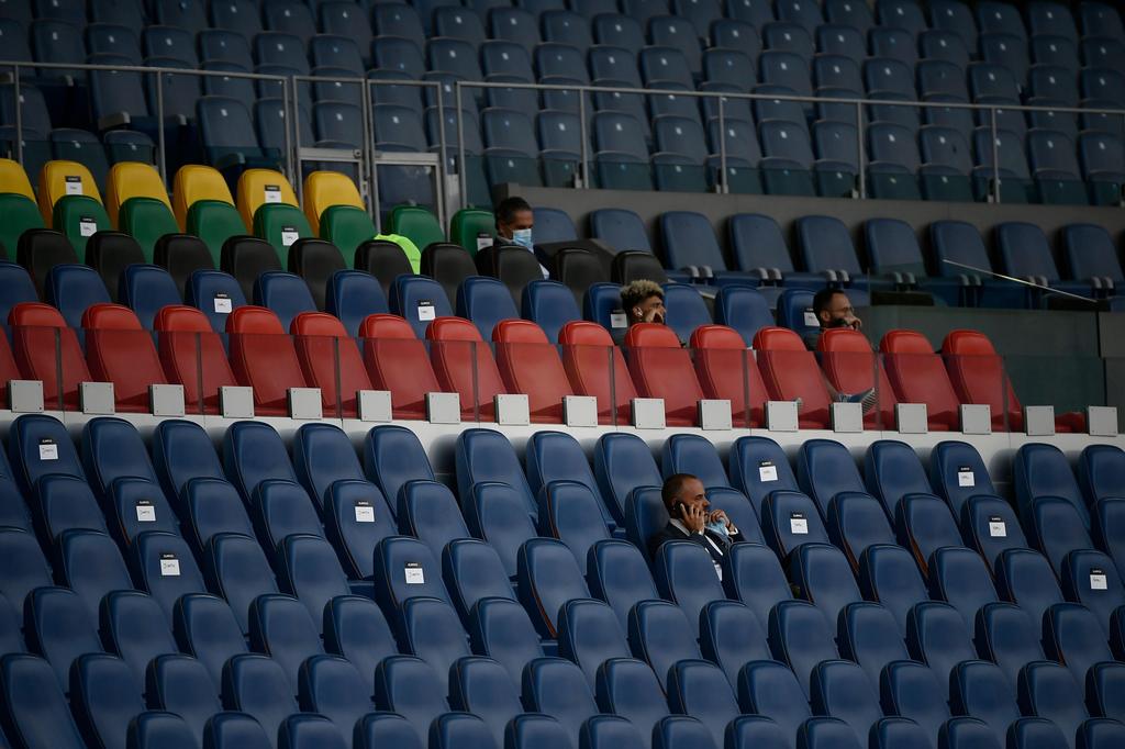 מי האנשים שביציע? (צילום: AFP) יובנטוס מול נאפולי