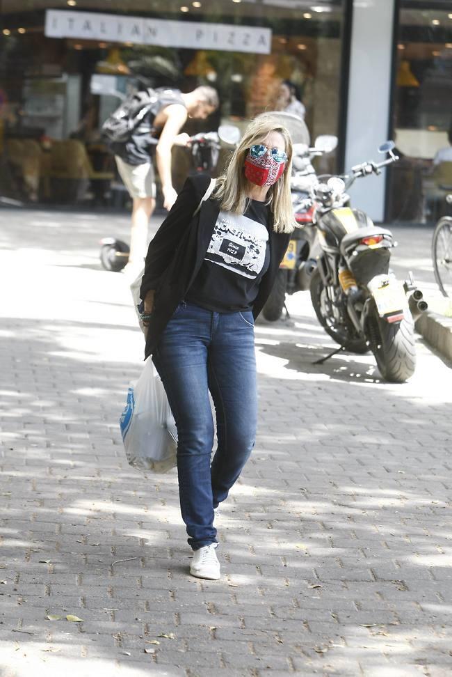 טוב שיש זמן לקניות. מיקי חיימוביץ' (צילום: מוטי לבטון) טוב שיש זמן לקניות. מיקי חיימוביץ'
