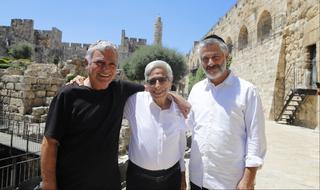 אביתר, יצחק וגברי בנאי
