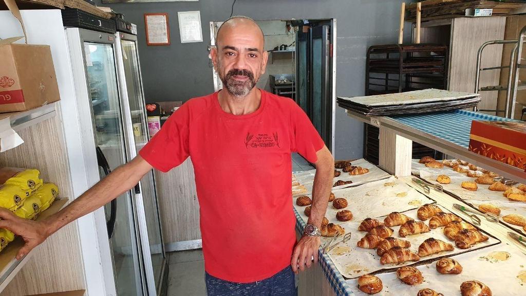 קובי שפשה הבעלים של בית המאפה "ברכת יעקב"