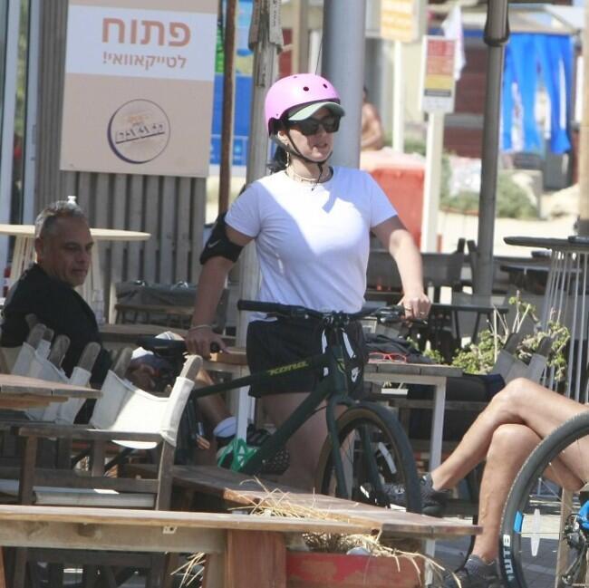 רוכבת רצינית