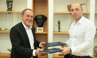 צביקה שווימר ופרופ' דניאל חיימוביץ'
