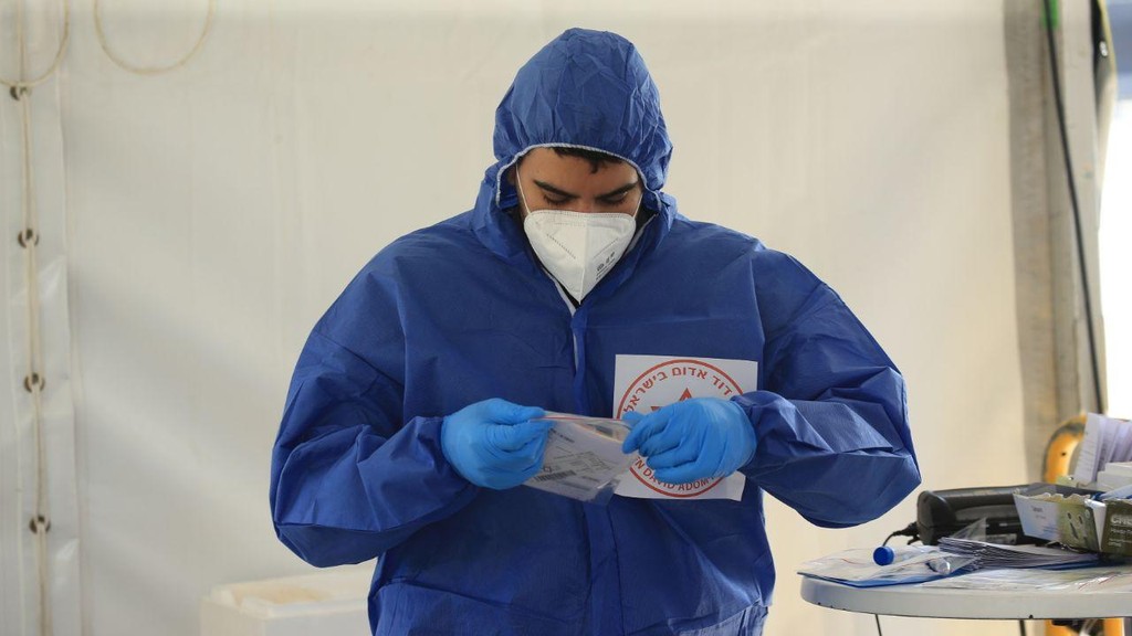 A coronavirus testing site in Tel Aviv (Photo: Moti Kimchi) מתחם היבדק וסע בגני התערוכה תל אביב