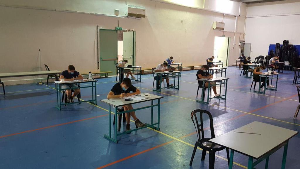בחינת בגרות, ארכיון (צילום: שוש גרג'י) תלמידי מגמת הפיזיקה