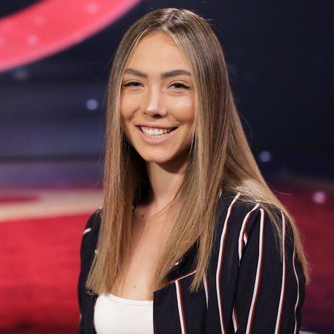 לא היססה לחלק "שוק". ניקול רזניקוב מגיעה לתוכנית "שיק או שוק" (צילום: אופיר יצחק) לא היססה לחלק "שוק". ניקול רזניקוב מגיעה לתוכנית "שיק או שוק"