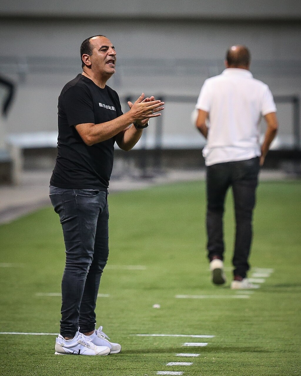 רפואה. קבוצתו הייתה רגע לפני יציאה למשחק (צילום: עוז מועלם) קובי רפואה