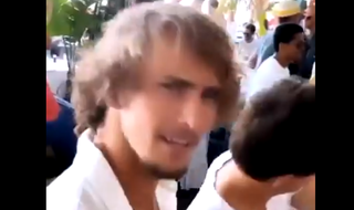 אלכסנדר זברב מבלה ושובר בידוד