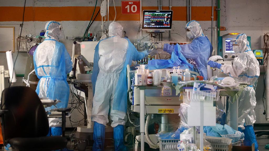 מחלקת קורונה בשיבא (צילום: AFP) מחלקת קורונה בשיבא