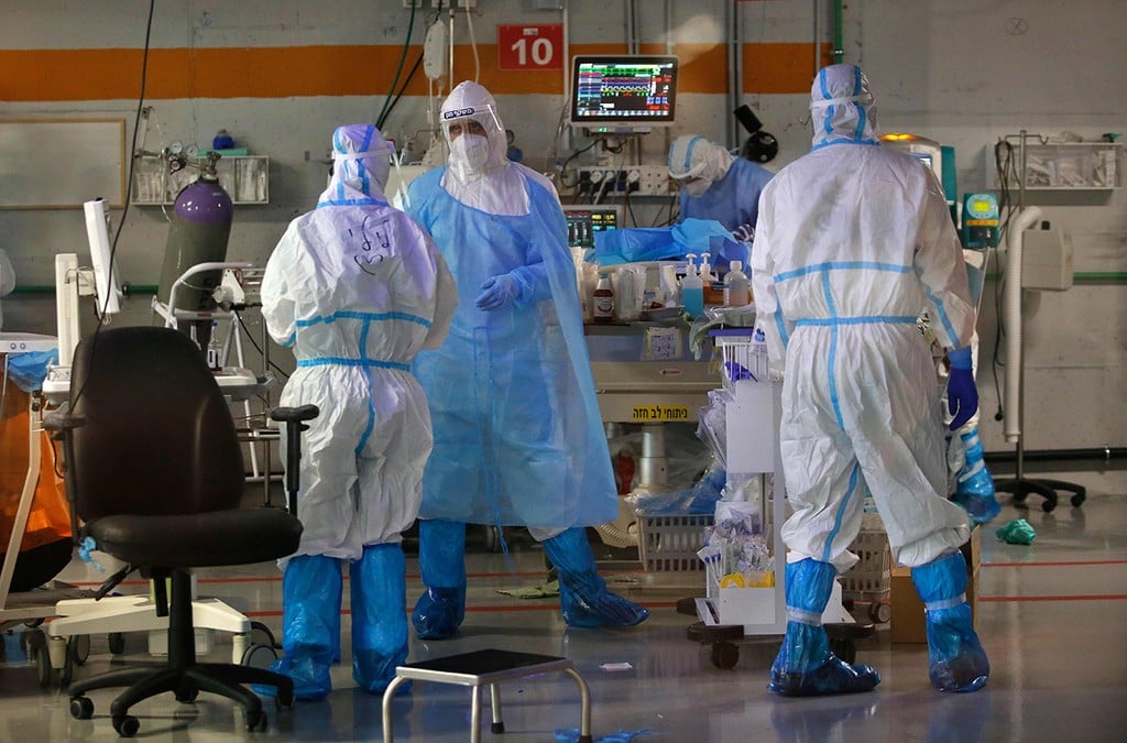 A coronavirus ward at Sheba Medical Center (Photo: AFP) מחלקת קורונה בשיבא