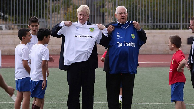 Boris Johnson with President Reuven Rivlin on a 2015 visit to Israel during his time as mayor of London