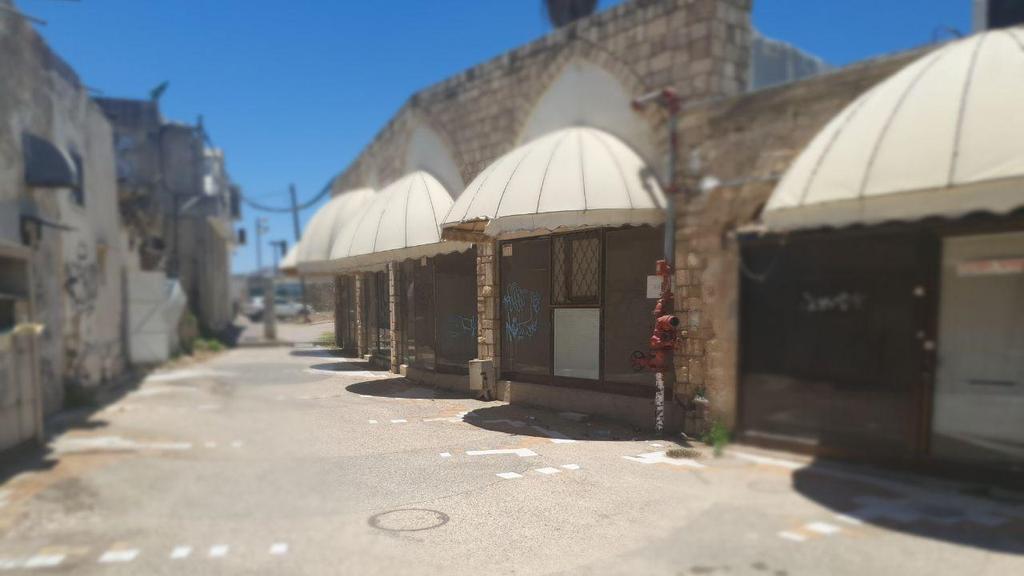 החנויות סגורות והמדרחוב ריק (צילום: אסף קמר) העיר העתיקה באשקלון נטושה