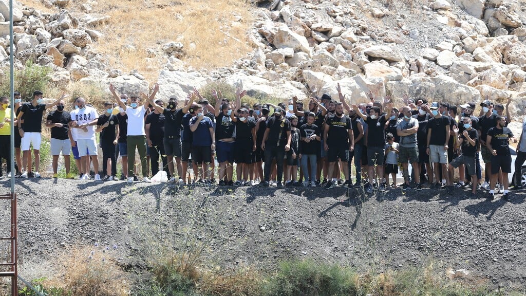 אוהדי בית"ר בבית וגן (צילום: אלכס קולומויסקי) אוהדי בית"ר בבית וגן
