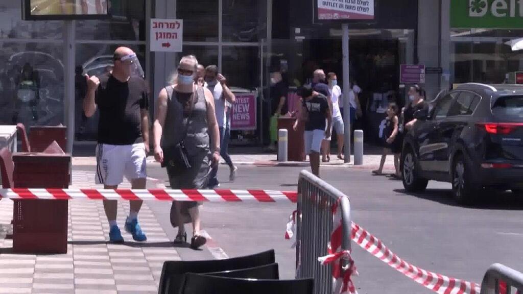 המונים יצאו למתחמי הקניות בצל הקורונה