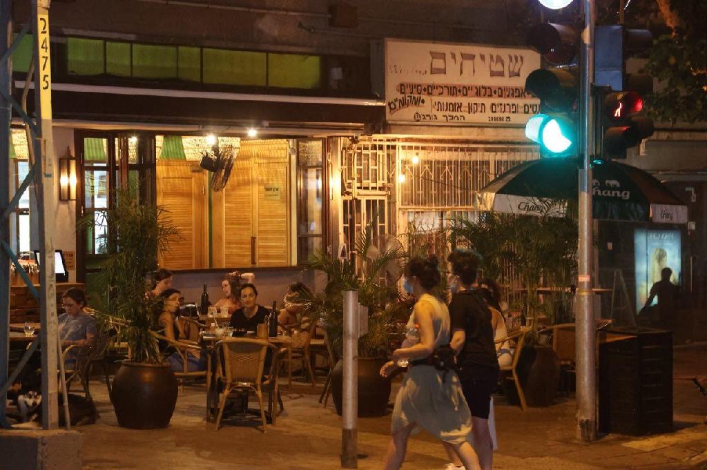 מסעדה בתל אביב. יפעלו לפי הצבע של הרשות (צילום: מוטי קמחי ) מסעדות בתל אביב