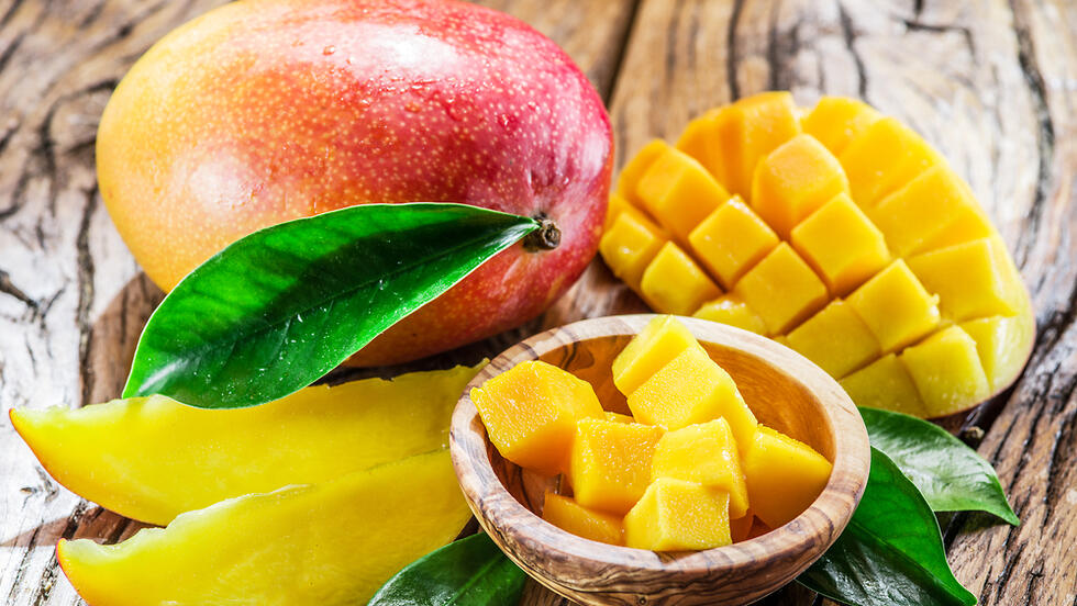 Сочный ароматный плод. Тропические фрукты манго. Плод манго. Манго Тайланд. Мякоть манго.