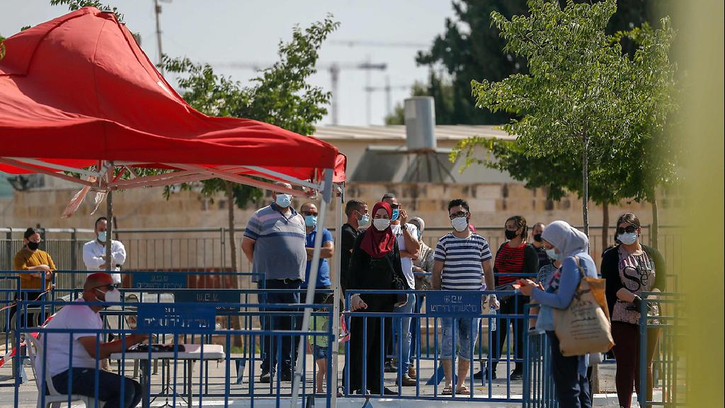 תחנת בדיקות קורונה במזרח ירושלים. ארכיון (צילום: AFP) בדיקות קורונה במזרח ירושלים