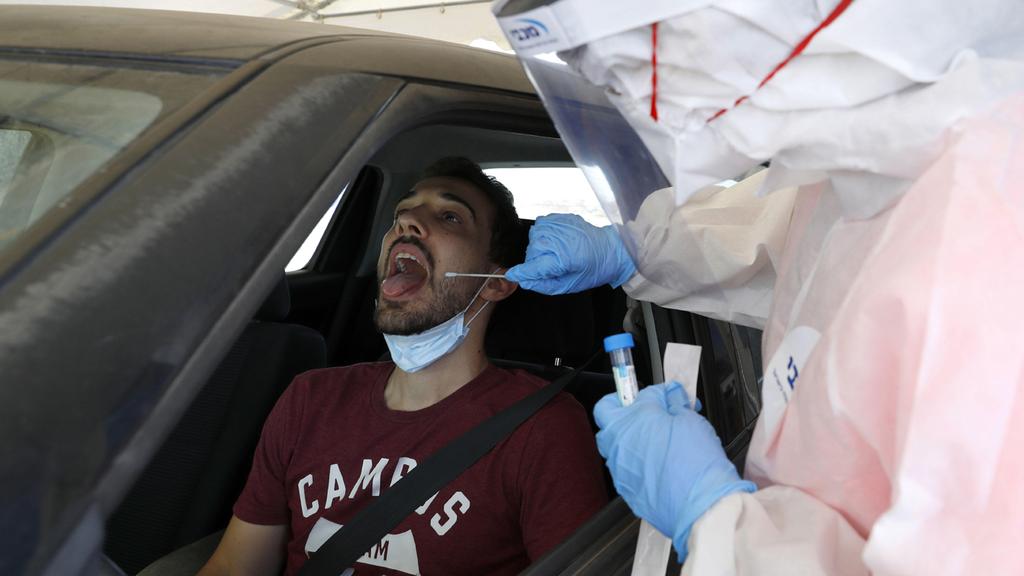 Coronavirus testing in Ramat Hasharon (Photo: AFP) בדיקות קורונה ברמת השרון