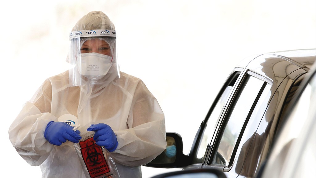Testing for coronavirus in Ramat Hasharon (Photo: AFP) בדיקות קורונה ברמת השרון
