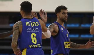 סנדי כהן חוגג עם סקוטי ווילבקין