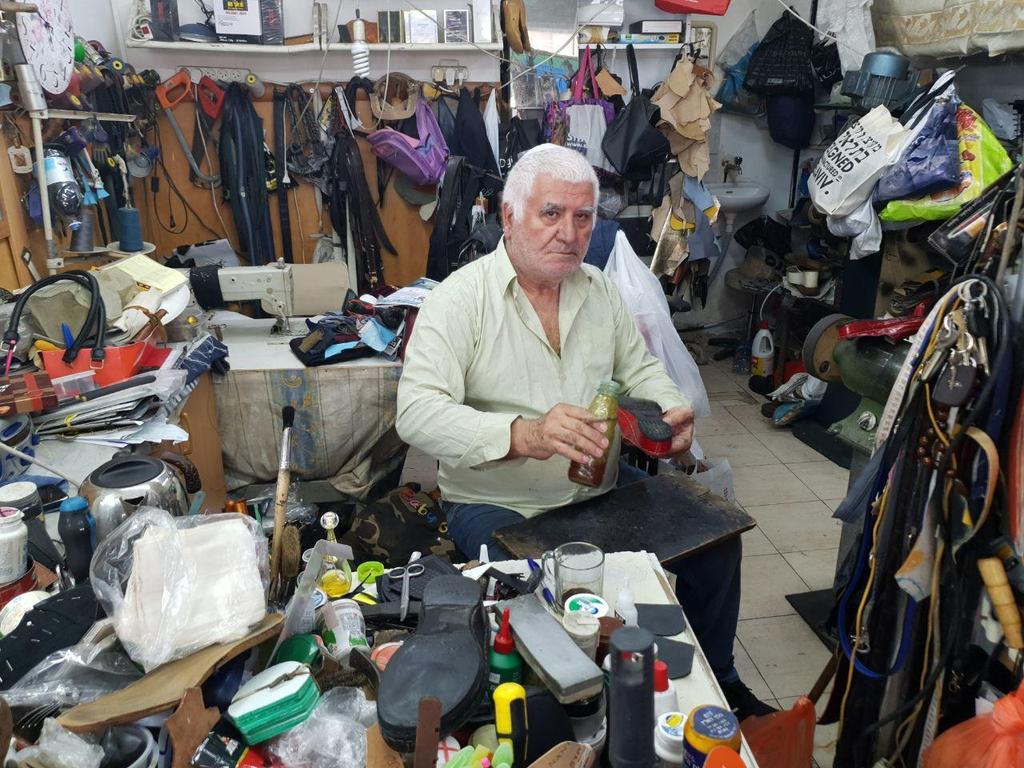 יהושע. "אם לא יורידו לי את השכירות - לא אשאר" (צילום: אסף קמר) אברהם יהושע