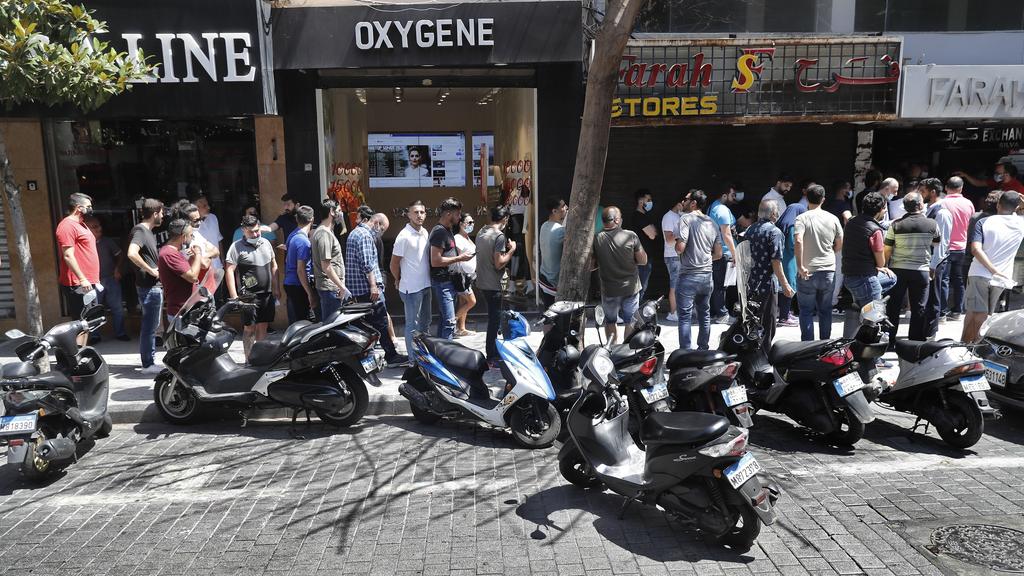 People line up outside an exchange shop to buy U.S. dollars, in Beirut, Lebanon (Photo: AP) People line up outside an exchange shop to buy U.S. dollars, in Beirut, Lebanon