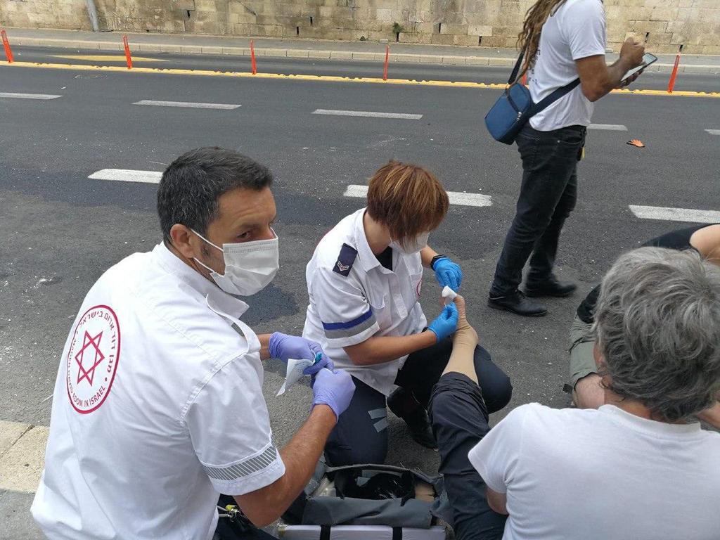 צוותי מד"א הגיעו למקום כוחות משטרה ופקחים הגיעו הבוקר למאהל המחאה בבלפור ופינו משם כ-30 מפגינים וציוד