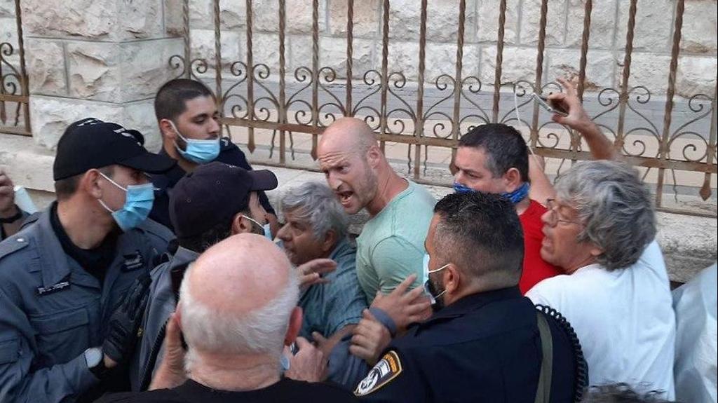 פלג במהלך העימותים (צילום: רונן רז) כוחות משטרה ופקחים הגיעו הבוקר למאהל המחאה בבלפור ופינו משם כ-30 מפגינים וציוד