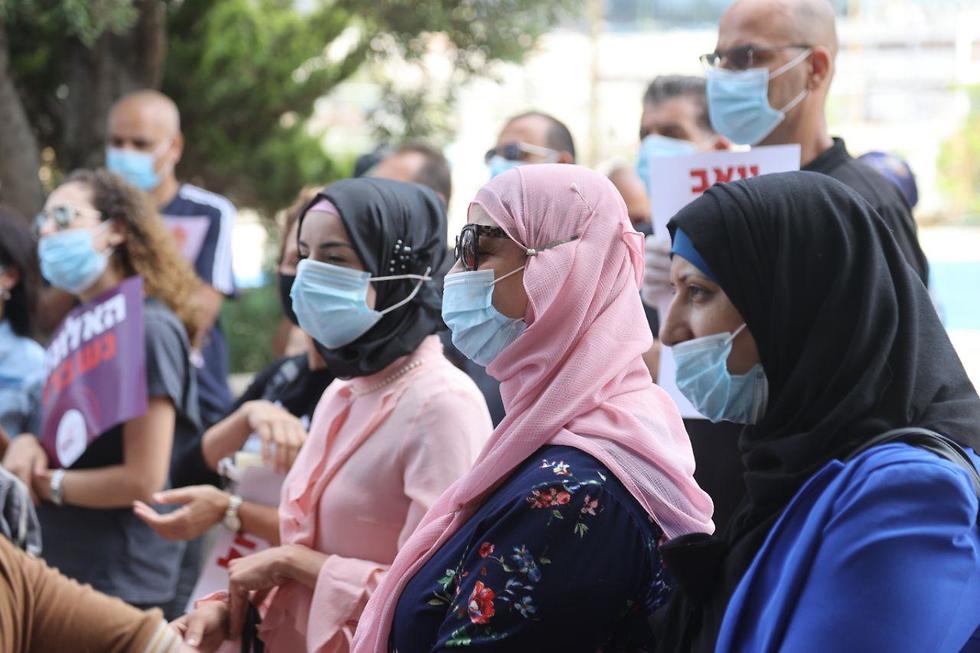 מורי "שלבים" המופלים בתנאי העסקתם לאורך שנים (צילום: מוטי קמחי) הפגנה של מורים מול משרד החינוך בתל אביב כמחאה על פיטורים של 600 מורים